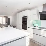 Holgate Apartman